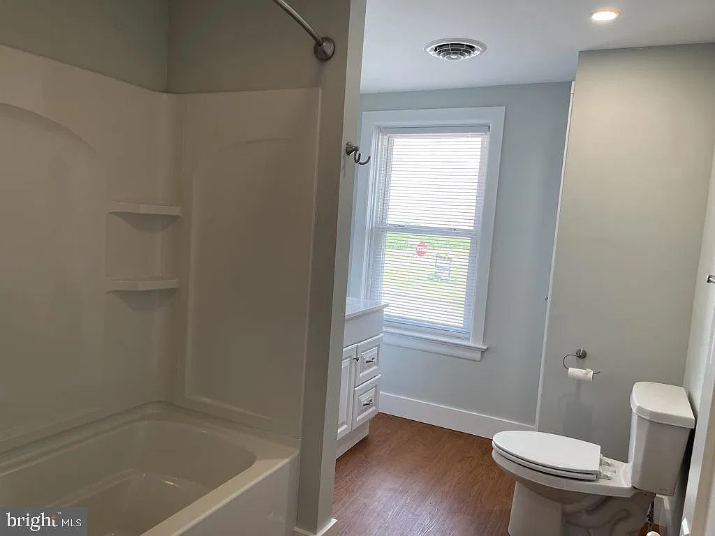 2 bed, 1.0 bath, 1000 sqft, $1,350 — Photo 4
