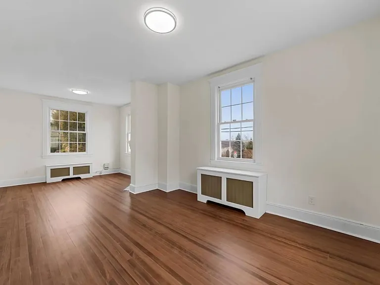 70 Normandy Rd — Photo 16