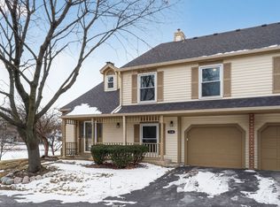 1336 Queensgreen Cir, Naperville, IL 60563