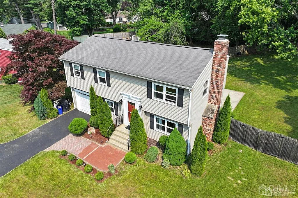 53 Edgemere Ave photo 1
