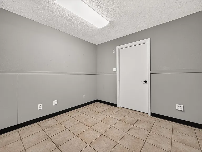19002 Mirror Lake Dr — Photo 43