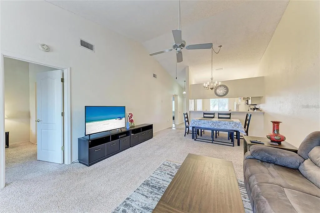 2 bed, 2.0 bath, 1143 sqft, $2,200 — Photo 4