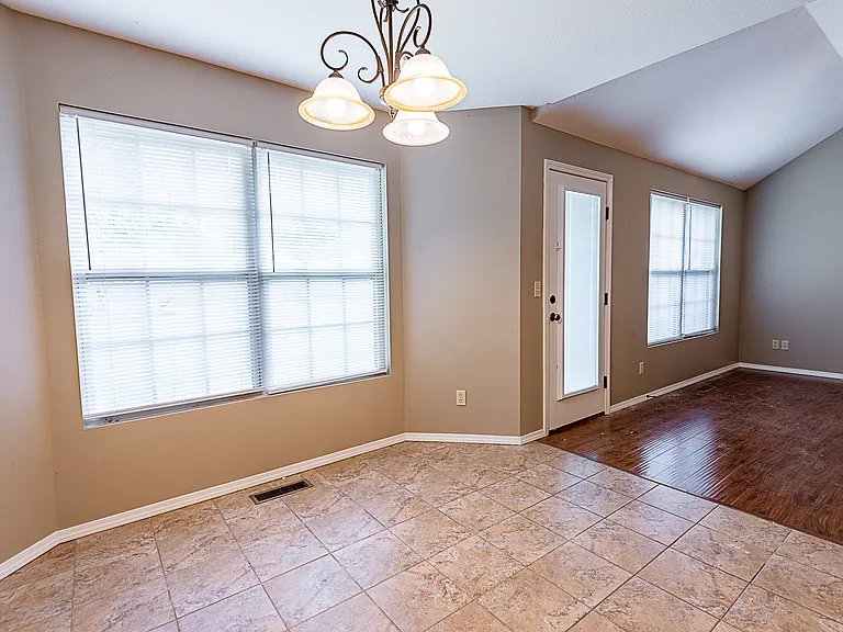1332 S Lexington Ave — Photo 16