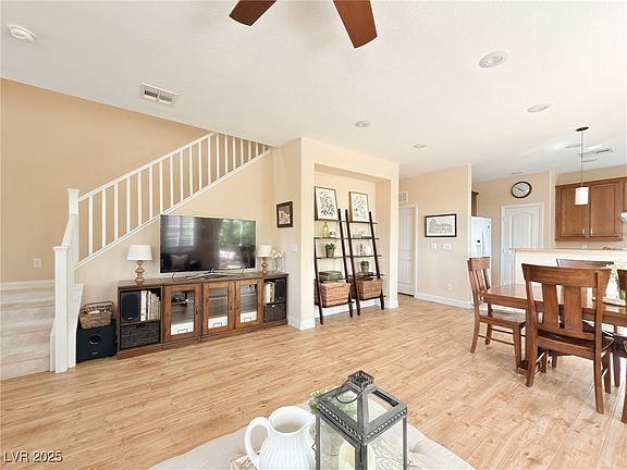 4th image of 10819 Mason Hill Ave