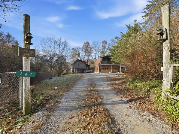 247 Foster Rd, Rocky Top, TN 37769