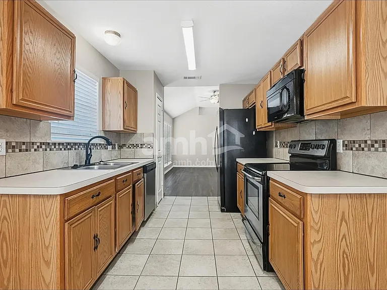 1325 Misty Dr — Photo 3