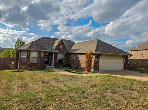 1600 Major Stone Cir, Prairie Grove, AR 72753