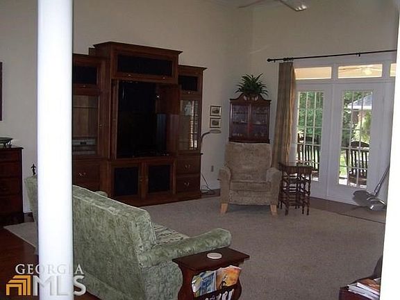 4th image of 2204 Treetop Cir