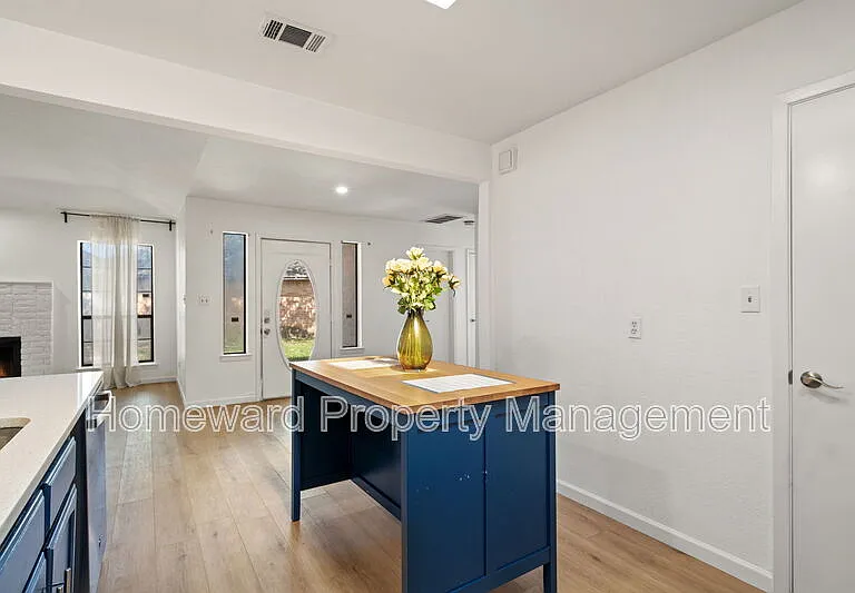 1401 Landmark Ct — Photo 9