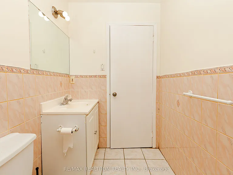 975 Albion Rd #975A — Photo 28