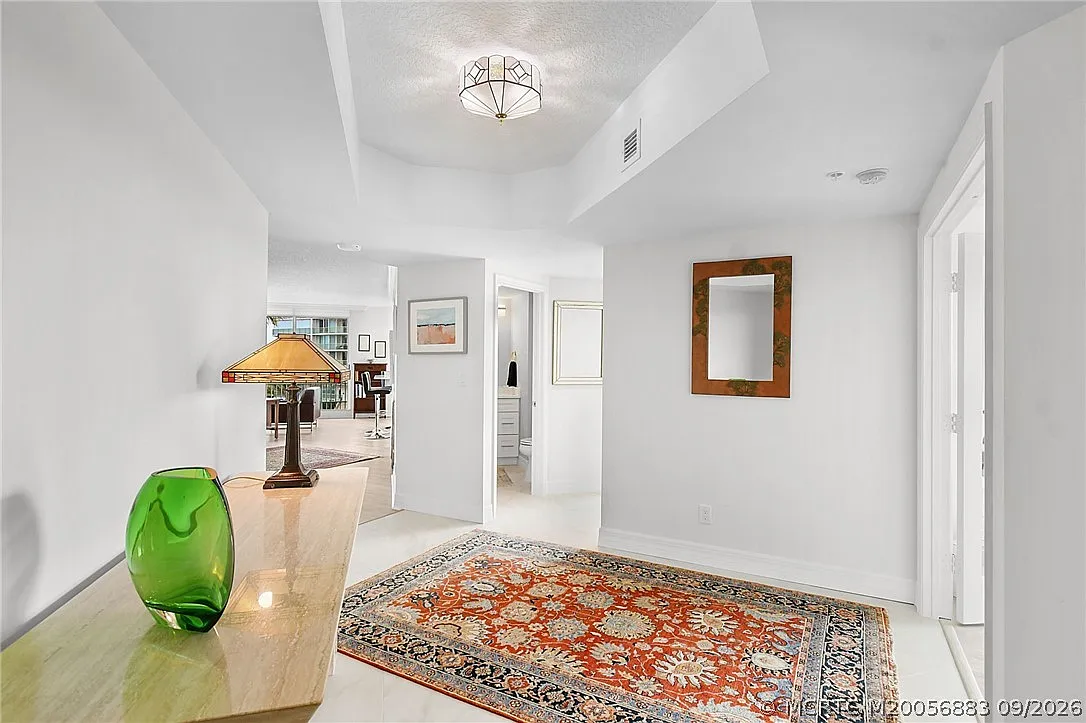 3 bed, 2.5 bath, 2369 sqft, $6,000 — Photo 4