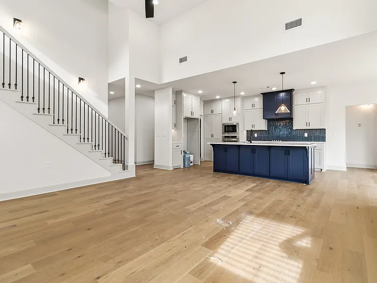 910 Trestle Ln — Photo 9
