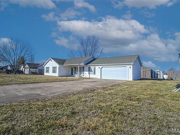 2nd image of 1131 Howard Dr