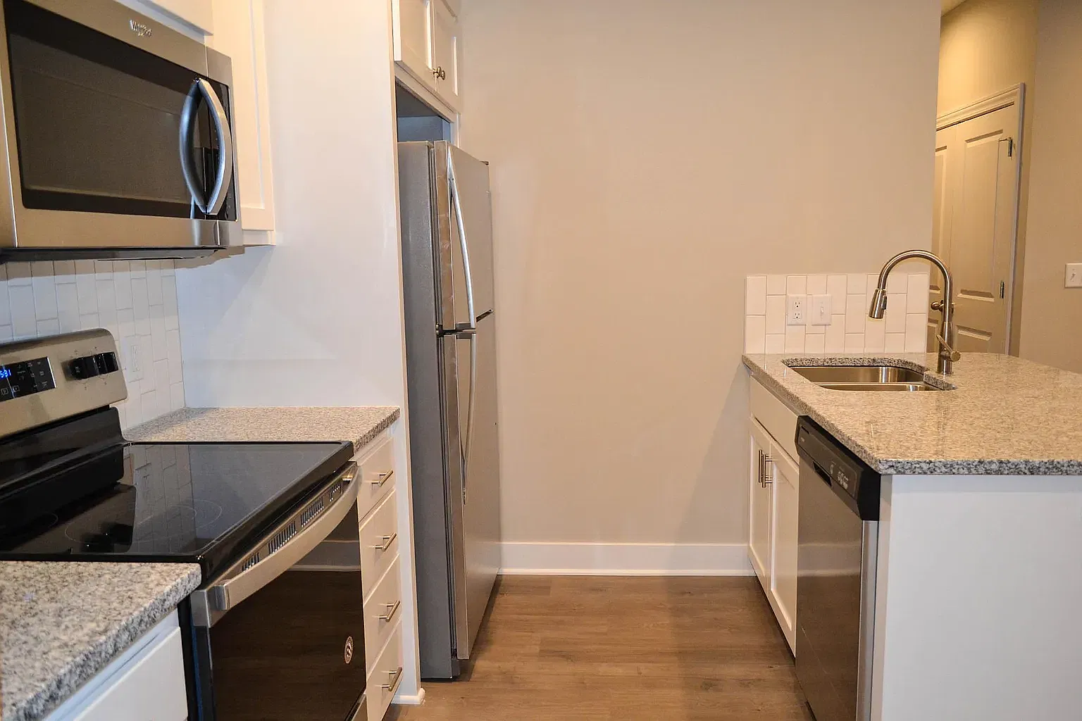 2 bed, 1.5 bath, 1107 sqft, $1,650 — Photo 3