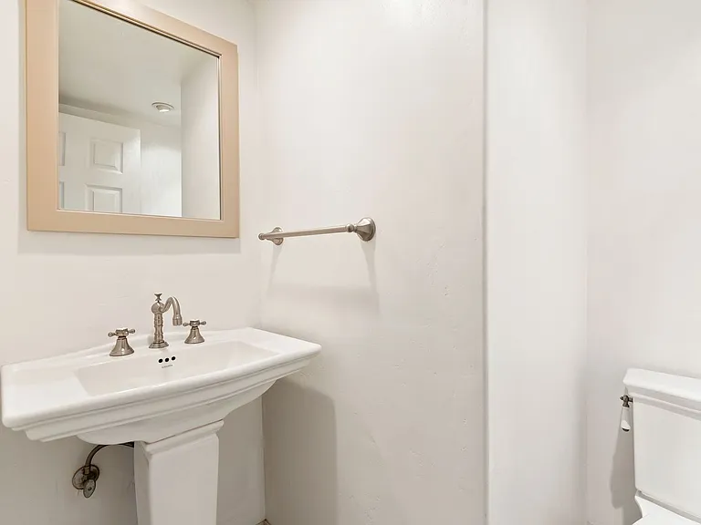 130 W Alamar Ave #3 — Photo 8