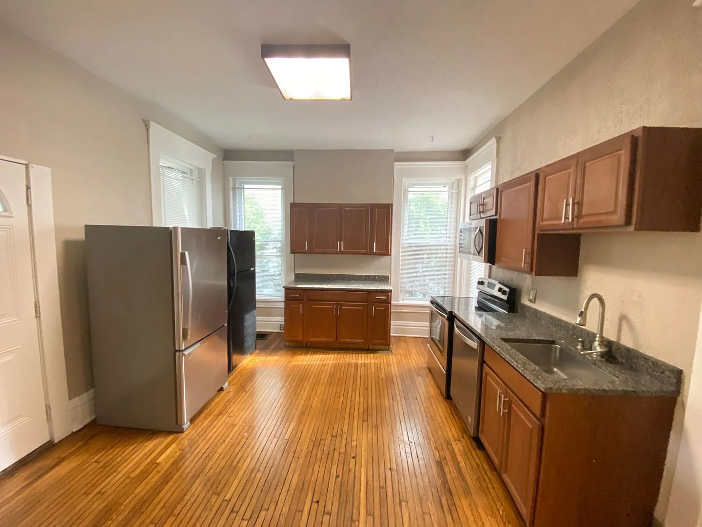 Beautiful Six Bedroom House Just Outside The Hustle and Bustle of OSU Campus! — Photo 2