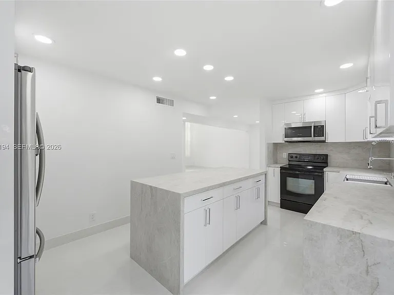 22384 Thousand Pines Ln — Photo 5