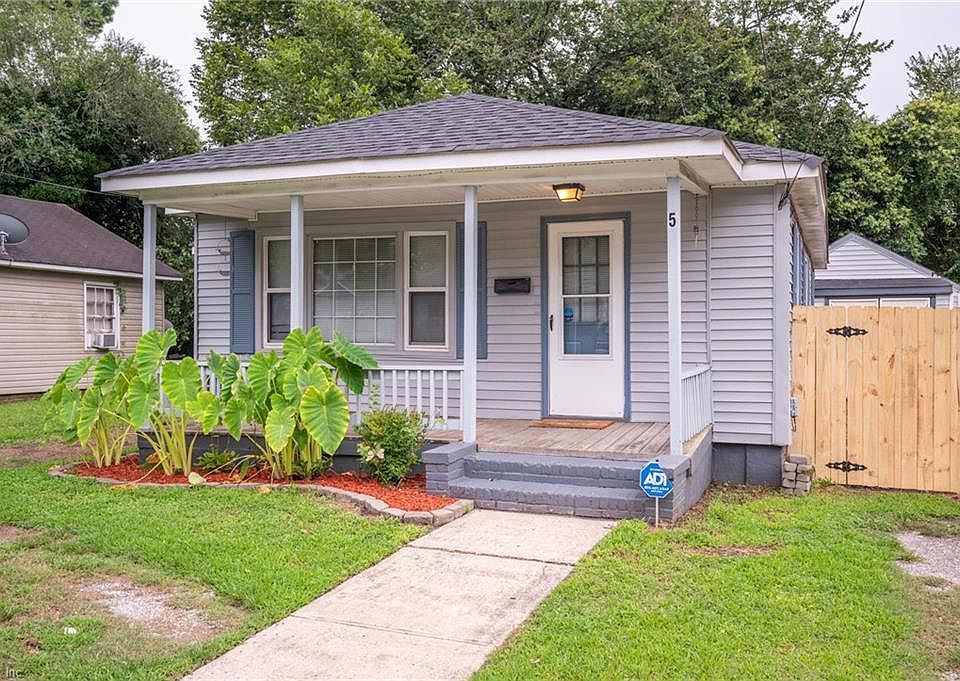 1st image of 5 Phelps Pl