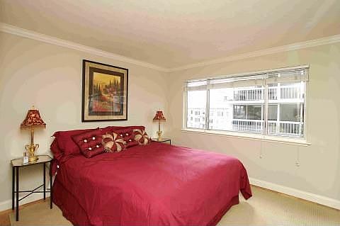 5th image of 2121 Laguna St #200