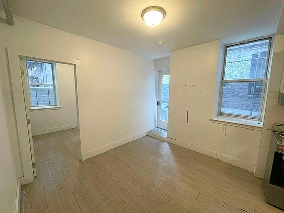 5th image of 22 Saint Nicholas Pl APT 1B