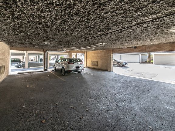 3rd image of 1405 Ashland Ave APT 2C