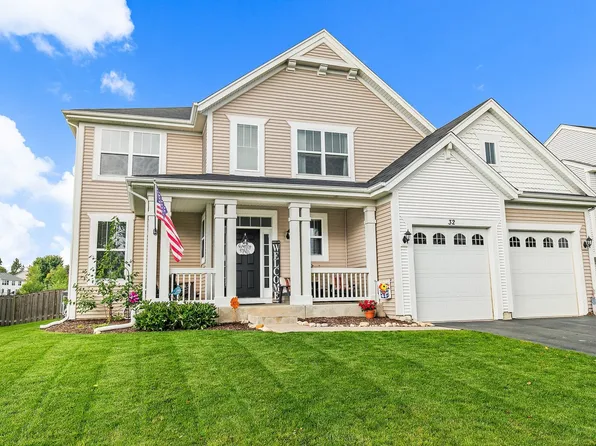 32 Catamaran Cir, Pingree Grove, IL 60140