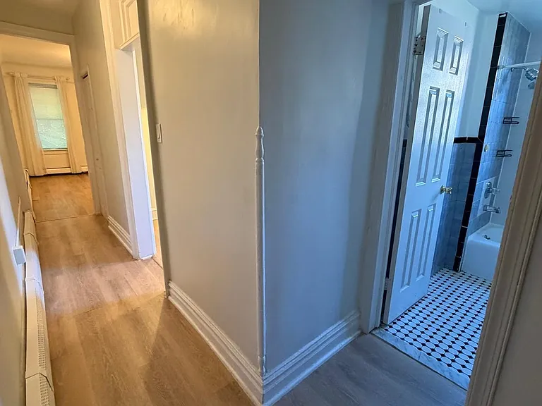 247 Montgomery St #6 — Photo 2