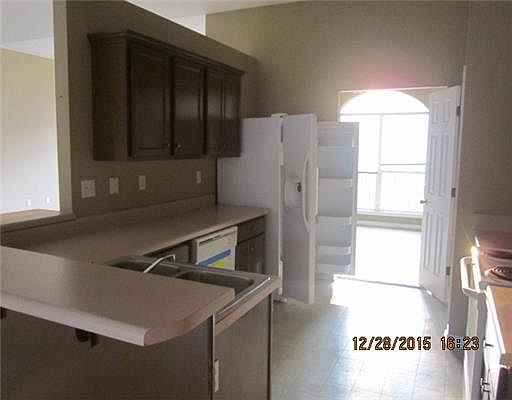 3rd image of 16688 Creek Ln