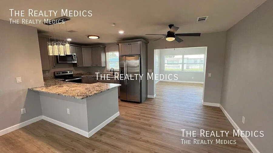 Stunning 3 Bedroom And 2 Bath Pet Friendly Home In Melbourne! — Photo 4
