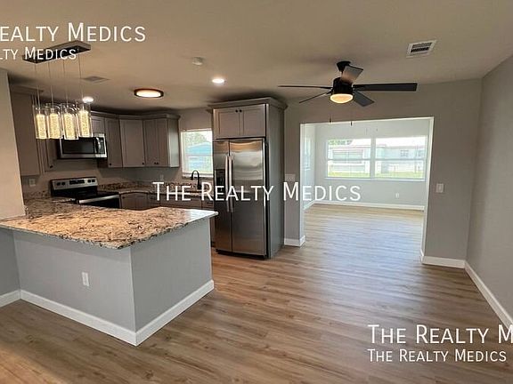 4th image of 916 Juniper Ln