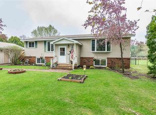 5781 Honeysuckle Ln, Wisconsin Rapids, WI 54494