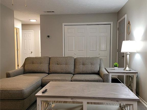 5th image of 192 Sunny Hills Dr