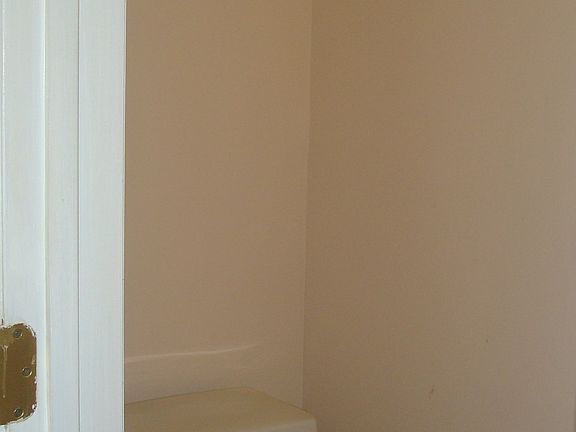 4th image of 49 Winfield Ave