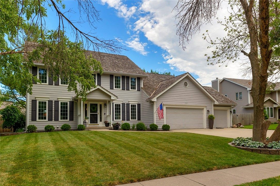 2023 Country Club Blvd, Clive, IA 50325 Zillow