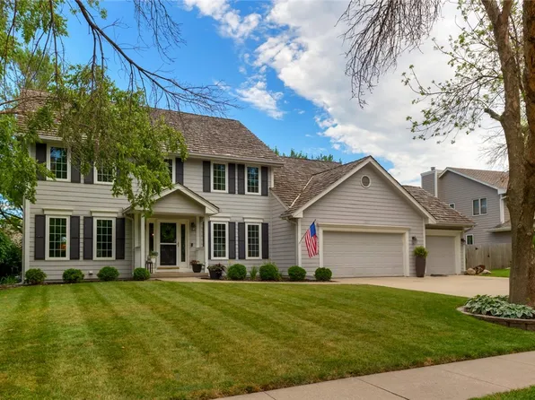 2023 Country Club Blvd, Clive, IA 50325