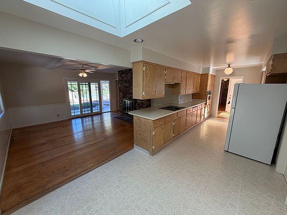 3rd image of 17 Whitehall Dr