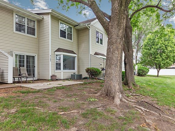 3rd image of 4163 Maureen Dr NE