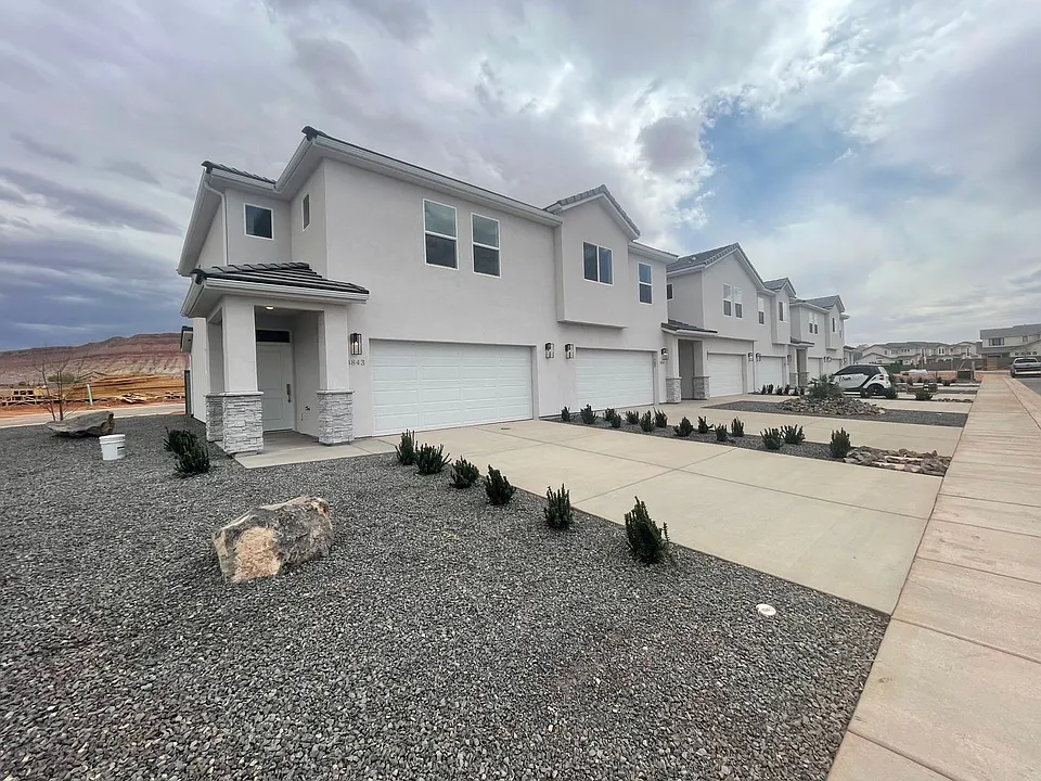 3861 S Mustang Valley Dr