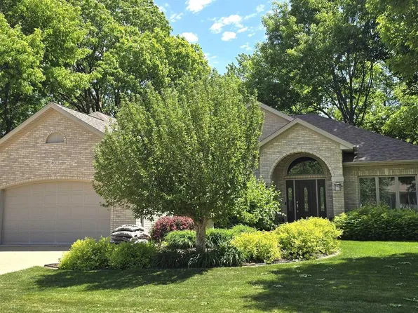 801 E 7th St, Coal Valley, IL 61240