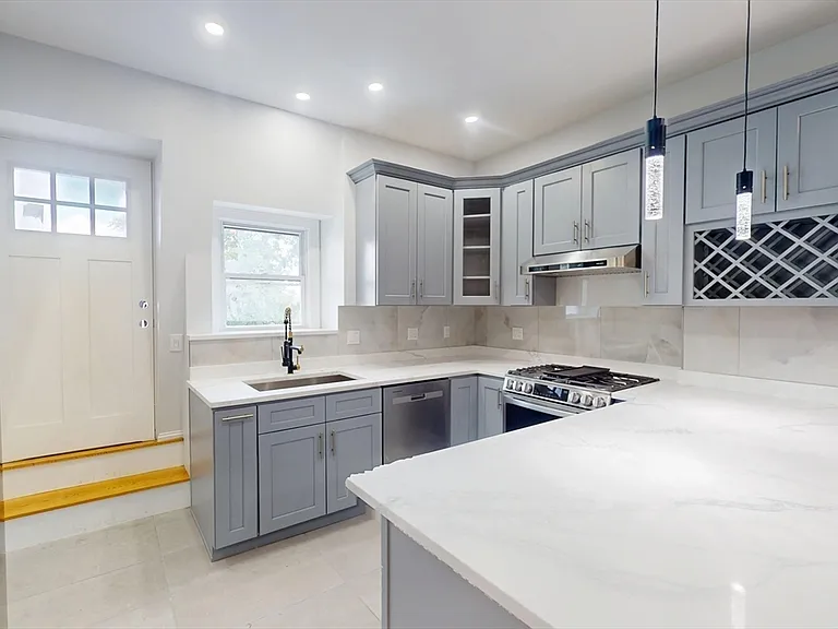14 King St #3 — Photo 3