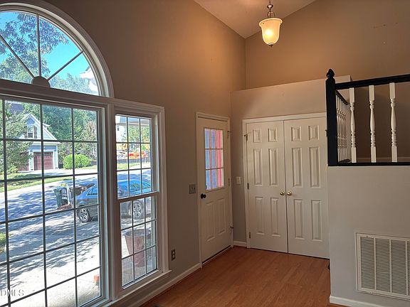 5th image of 1204 Belhaven Rd