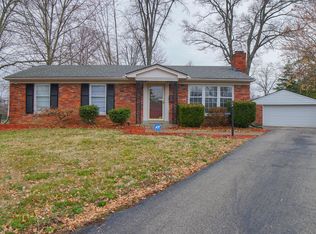 6709 Green Meadow Ct, Woodlawn Park, KY 40207