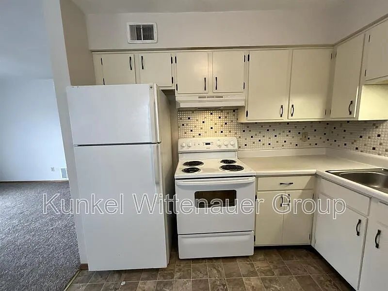 2 bed, 1.0 bath, 900 sqft, $775 — Photo 4