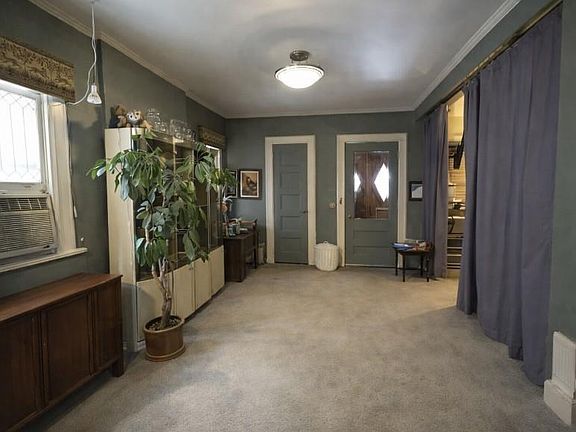 3rd image of 1049 E 18th St