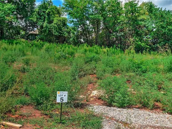 6936 Kenton St, Shawnee, KS 66226
