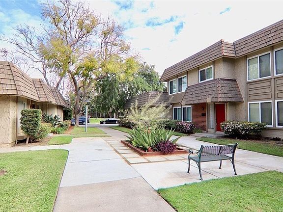 Beautiful green belt just outside of the townhouse