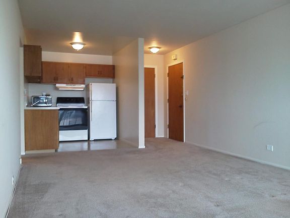 Living/dining area