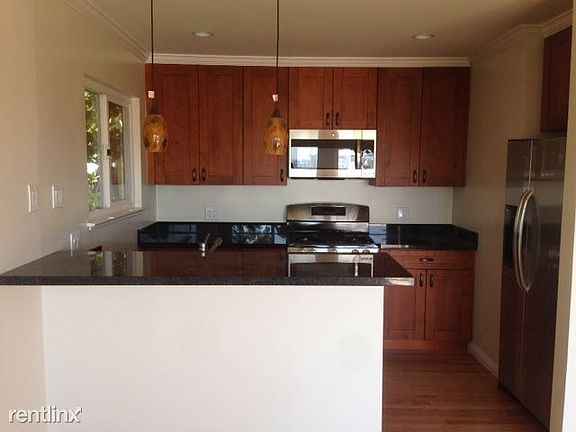 4th image of 960 Baker St APT 2