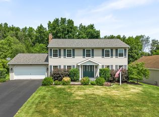 16 Country Knoll Dr, Binghamton, NY 13901