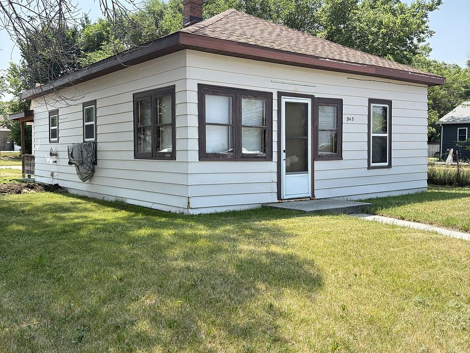 1st image of 545 E 3rd St